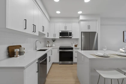 Kitchen Island Photo of 512 33820 South Fraser Way, Abbotsford, BC