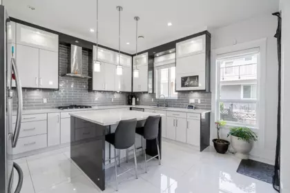 Kitchen Island Photo of 5921 140b Street, Surrey, BC