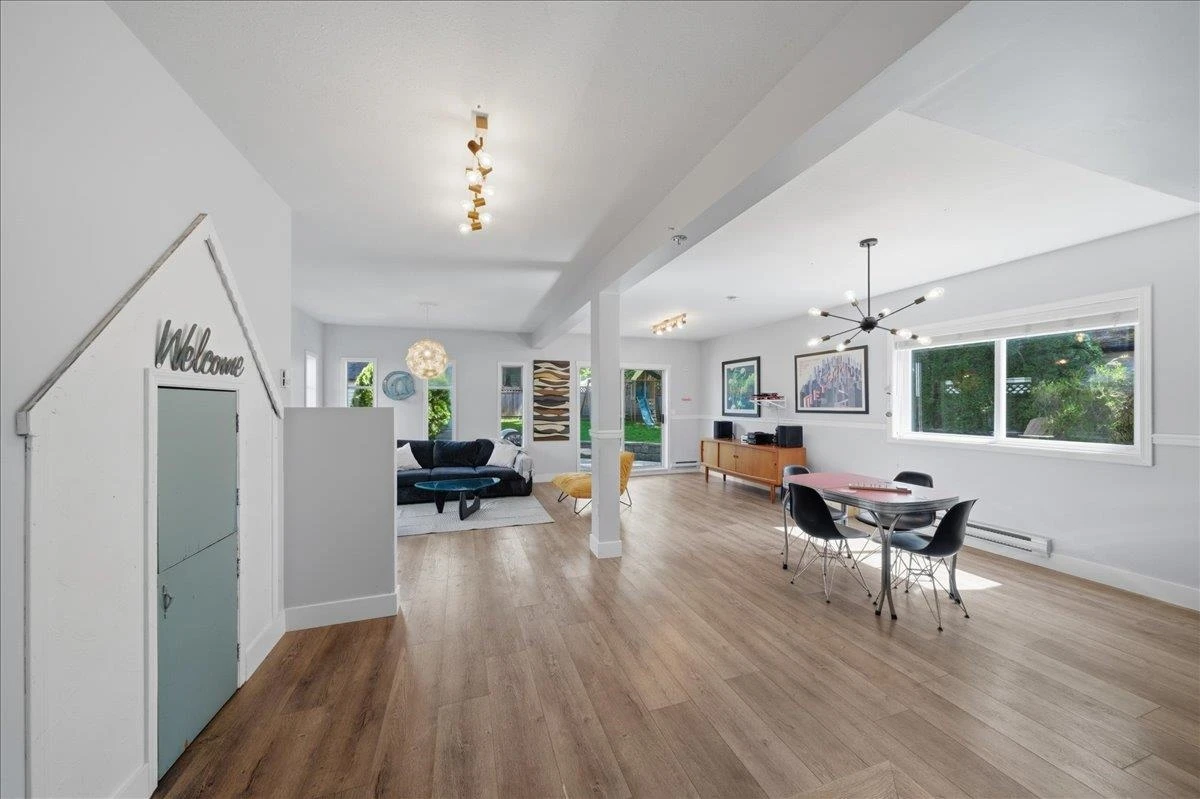 Living Room Photo of 10734 141 Street, Surrey, BC