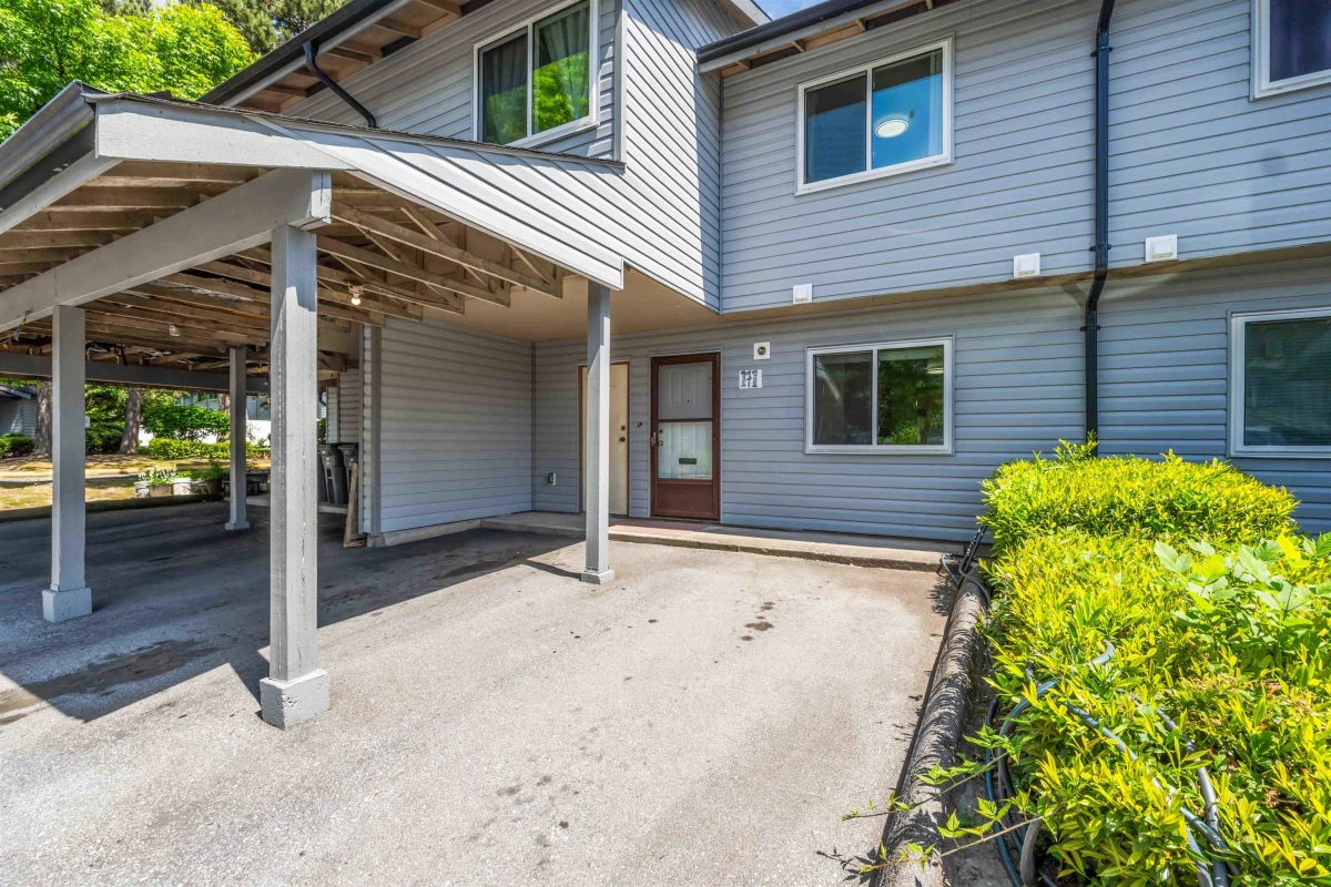 Living Room Photo of 171 7251 140 Street, Surrey, BC