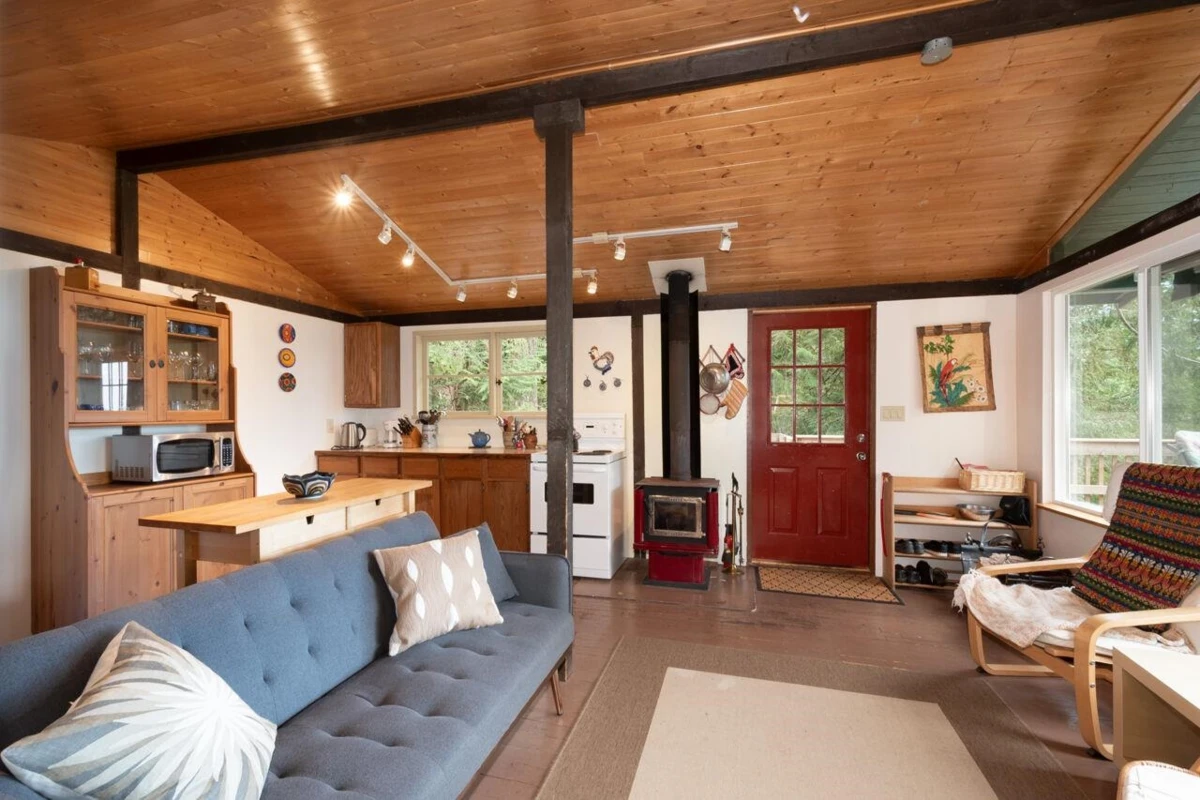 Family Room Photo of 847 Captain's Way, Bowen Island, BC