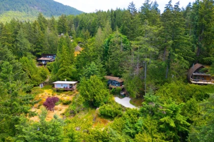 Loft / Bonus Room Photo of 847 Captain's Way, Bowen Island, BC