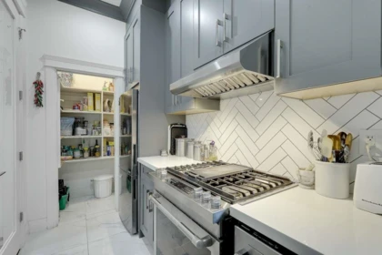 Laundry Room Photo of 11482 86a Avenue, Delta, BC