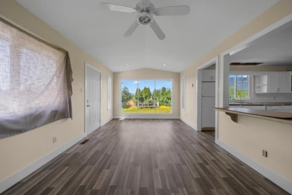 Entry Foyer Photo of 35011 Townshipline Road, Abbotsford, BC