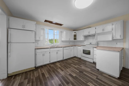Laundry Room Photo of 35011 Townshipline Road, Abbotsford, BC