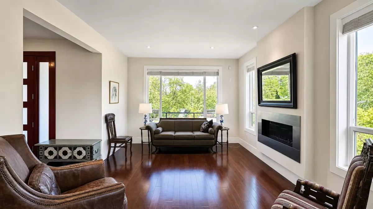 Dining Area Photo of 300 Laurier Avenue, Port Coquitlam, BC