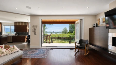 Breakfast Nook Photo of 300 Laurier Avenue, Port Coquitlam, BC