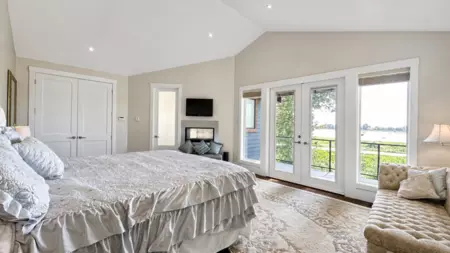 Entry Foyer Photo of 300 Laurier Avenue, Port Coquitlam, BC