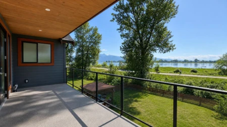 Garden / Landscaping Photo of 300 Laurier Avenue, Port Coquitlam, BC