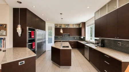 Walk-In Closet Photo of 300 Laurier Avenue, Port Coquitlam, BC