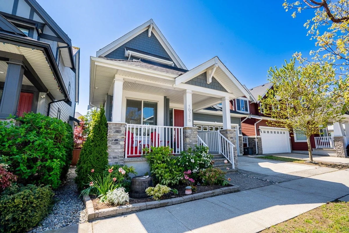 Living Room Photo of 16716 18 Avenue, Surrey, BC