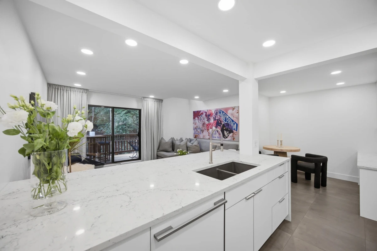 Dining Area Photo of 3321 Mountain Highway, North Vancouver, BC