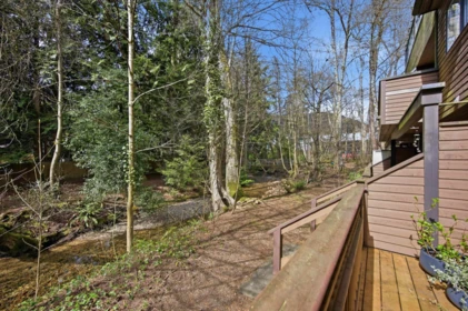 Entry Foyer Photo of 3321 Mountain Highway, North Vancouver, BC