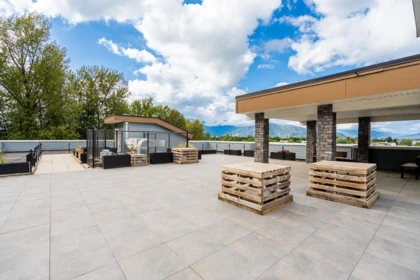 Front Yard Photo of 307 45562 Airport Road, Chilliwack, BC