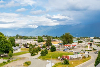 Hot Tub / Spa Photo of 307 45562 Airport Road, Chilliwack, BC