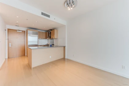 823 8080 Cambie Road, Richmond, BC, Richmond — Apartment/Condo for sale