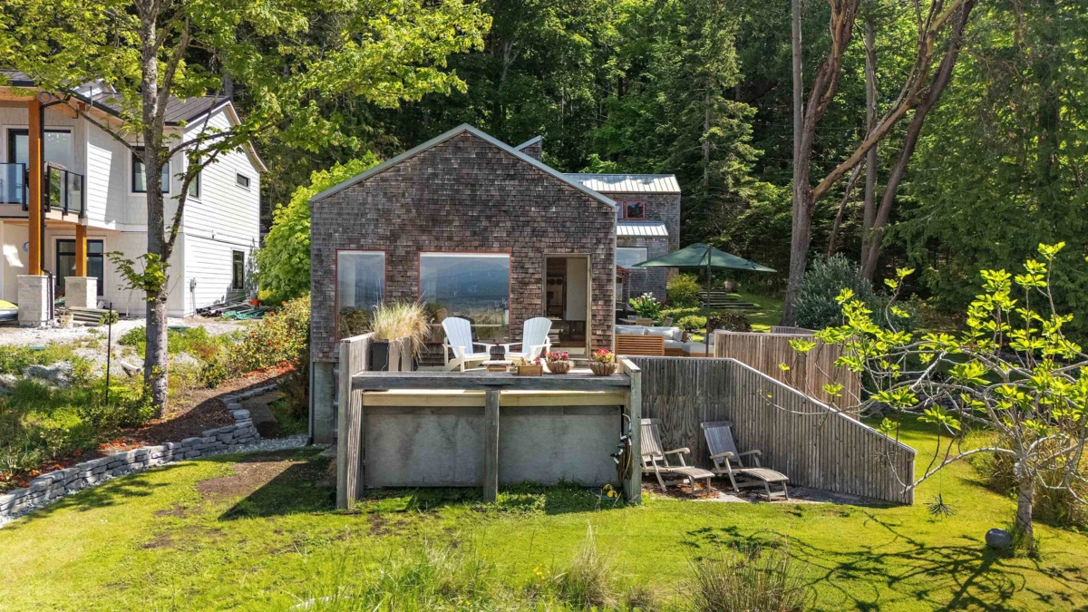 Exterior Rear Photo of C 68 Mckenzie Crescent, No City Value, BC
