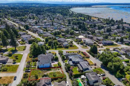 Pantry Photo of 15554 Cliff Avenue, White Rock, BC