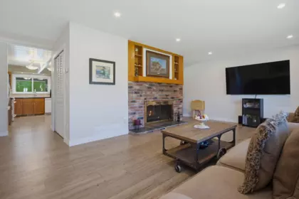 Breakfast Nook Photo of 20214 Patterson Avenue, Maple Ridge, BC