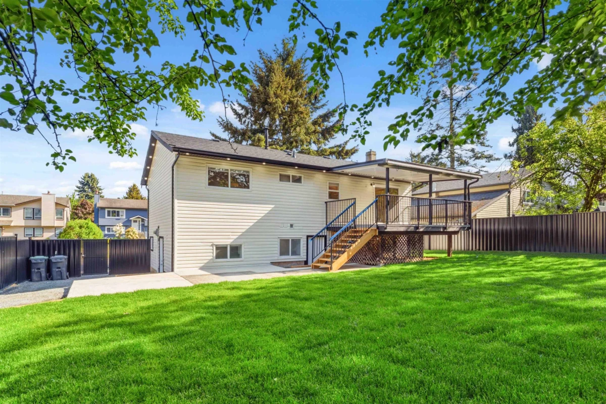Living Room Photo of 26842 32a Avenue, Langley, BC
