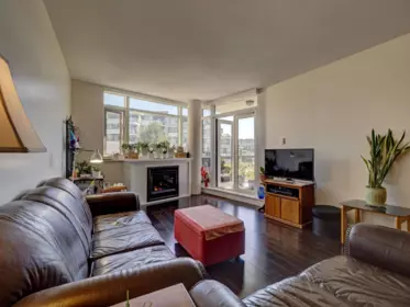 Kitchen Island Photo of 307 5725 Teredo Street, Sechelt, BC