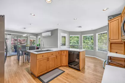 Kitchen Island Photo of 12753 261 Street, Maple Ridge, BC