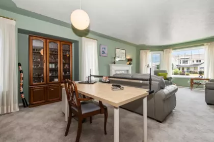 Kitchen Island Photo of 45017 Stratford Place, Chilliwack, BC