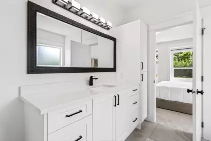 Primary Bathroom Photo of 22872 76a Avenue, Langley, BC