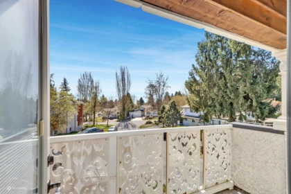 Staircase Photo of 14185 74 Avenue, Surrey, BC