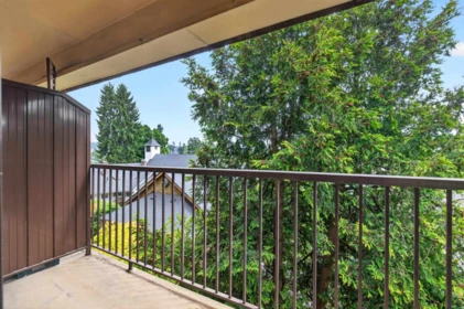 Front Yard Photo of 305 466 E Eighth Avenue, New Westminster, BC