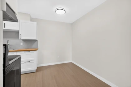 Mudroom Photo of 305 466 E Eighth Avenue, New Westminster, BC