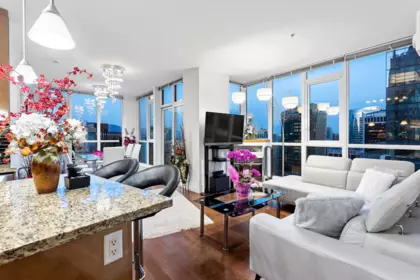 3303 1189 Melville Street, Vancouver, BC, Vancouver — Apartment/Condo for sale
