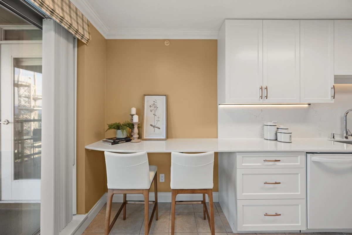 Dining Area Photo of 1704 612 Sixth Street, New Westminster, BC
