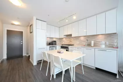 Kitchen Island Photo of 427 9551 Alexandra Road, Richmond, BC