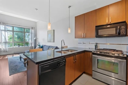 Kitchen Island Photo of 421 15918 26 Avenue, Surrey, BC