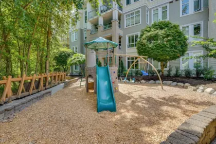 Hallway Photo of 411 15436 31 Avenue, Surrey, BC