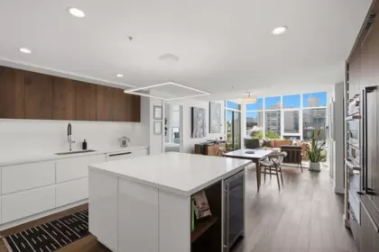 Kitchen Island Photo of 416 1526 Finlay Street, White Rock, BC