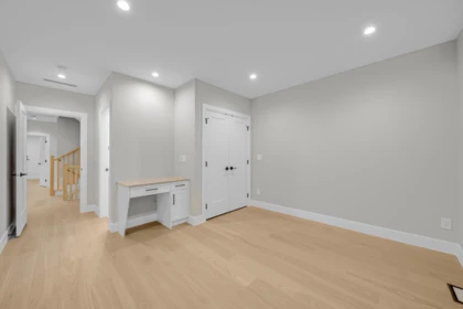 Entry Foyer Photo of 1 8408 17th Avenue, Burnaby, BC