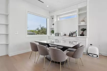 Dining Area Photo of 72 E 57th Avenue, Vancouver, BC