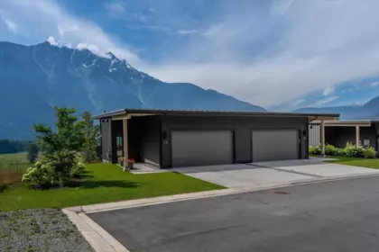 26 4000 Sunstone Way, Pemberton, BC, Pemberton — Half Duplex for sale