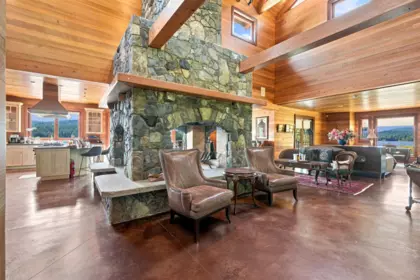 Breakfast Nook Photo of 15781 East Egmont Shoreline, Egmont, BC