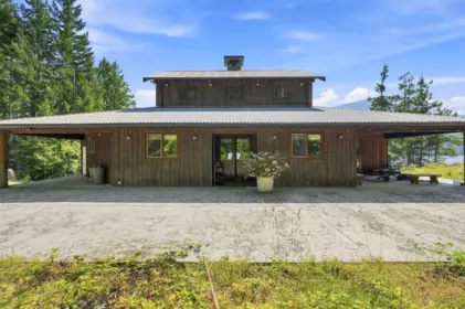 Family Room Photo of 15781 East Egmont Shoreline, Egmont, BC
