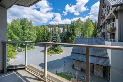 Kitchen Island Photo of 338 4800 Spearhead Drive, Whistler, BC