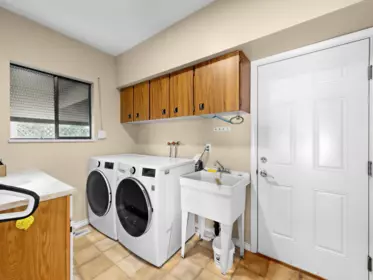 Basement Recreation Room Photo of 11795 Chateau Wynd, Delta, BC