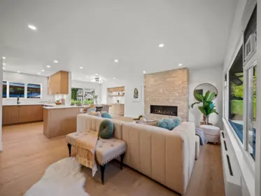 Dining Area Photo of 3975 Highland Boulevard, North Vancouver, BC