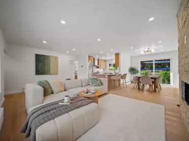 Family Room Photo of 3975 Highland Boulevard, North Vancouver, BC