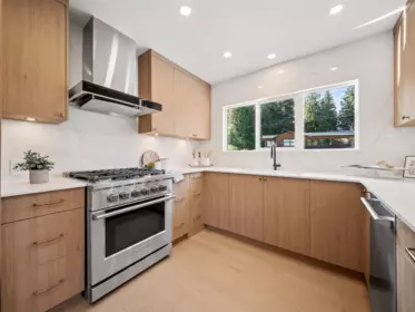 Kitchen Photo of 3975 Highland Boulevard, North Vancouver, BC