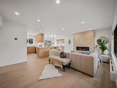 Living Room Photo of 3975 Highland Boulevard, North Vancouver, BC
