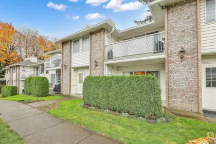 Living Room Photo of 3 33123 George Ferguson Way, Abbotsford, BC