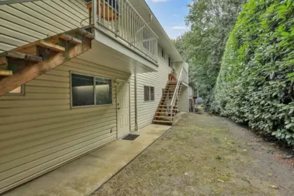 Mudroom Photo of 3 33123 George Ferguson Way, Abbotsford, BC